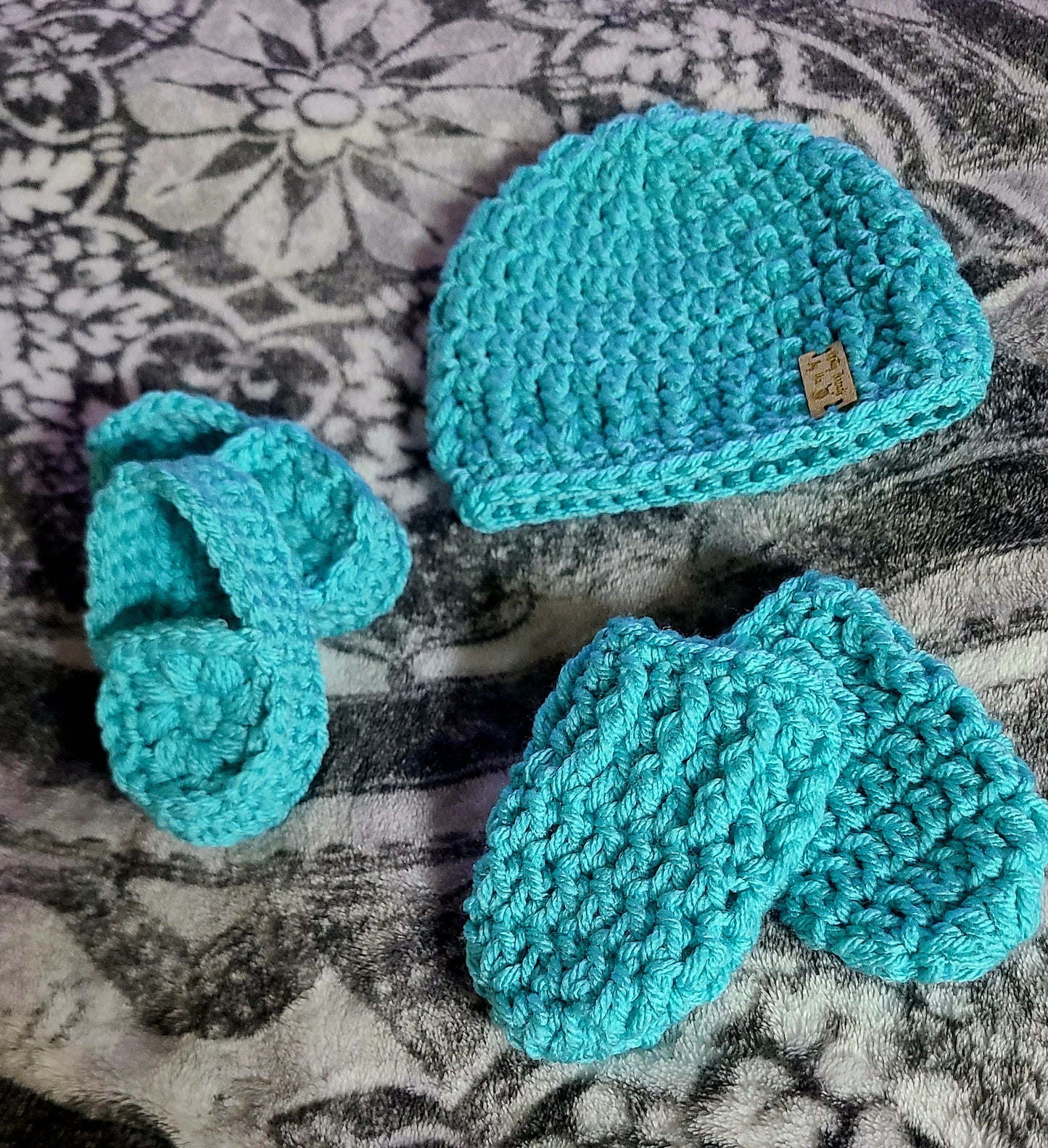 "Pretty lit-tle baby" set